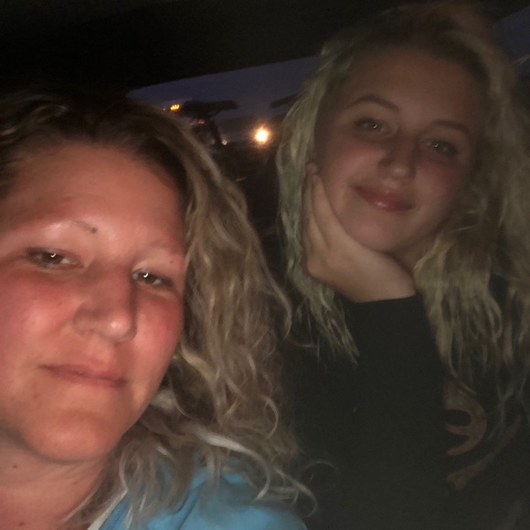 Meet your Posher, Nicole - Picture 7 of 8